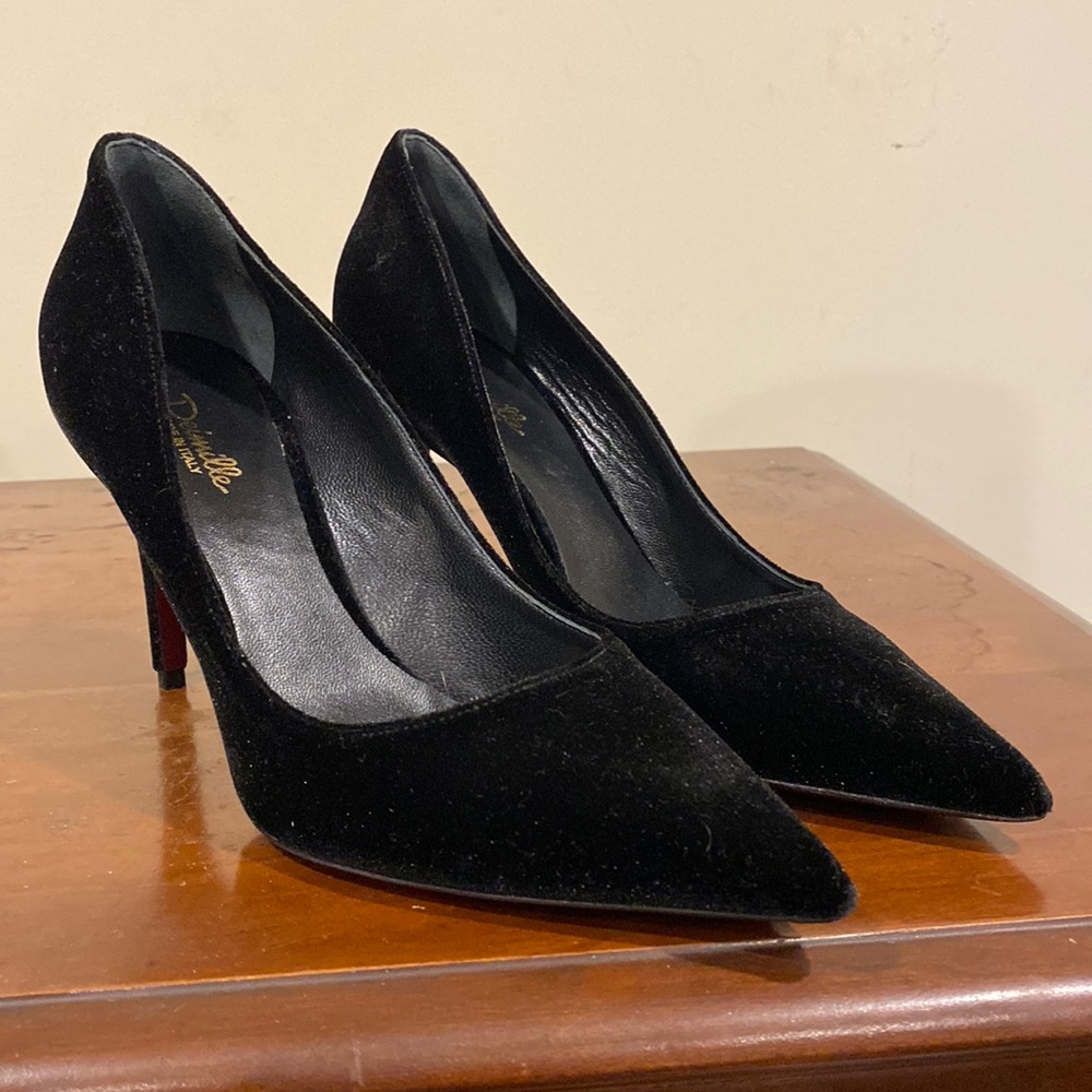 Deimille Black Velvet Pumps